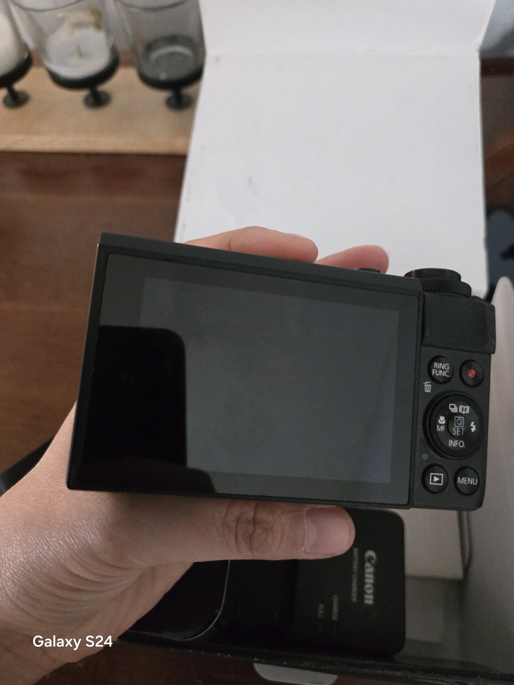 Canon PowerShot Compact Digital Camera in Black - Picture 9 of 10